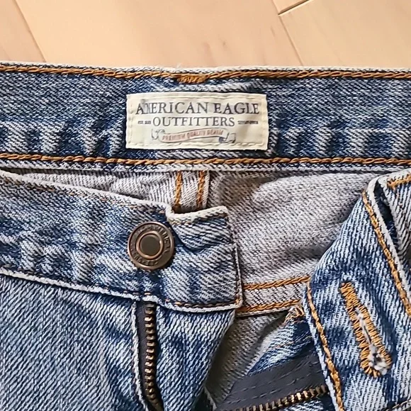 American Eagle favorite flare jeans 👖 - Picture 3 of 7